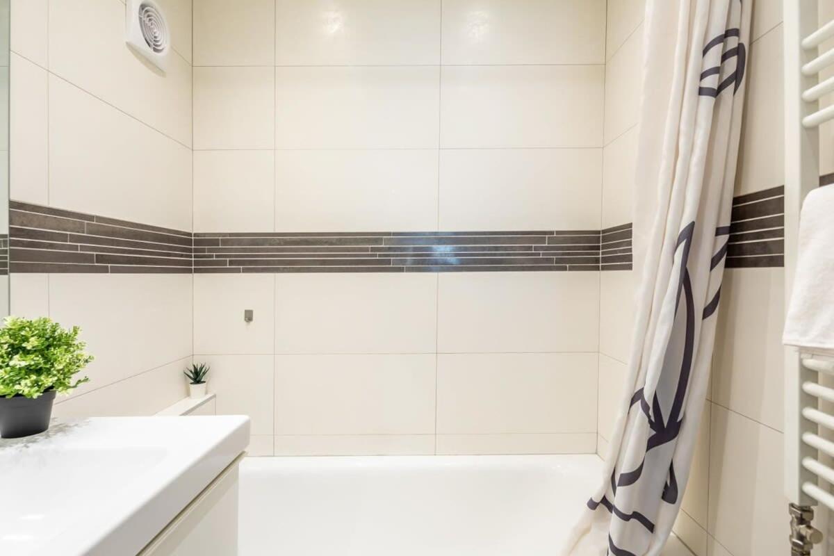 Cozy Quiet Apartment With A Balcony بودابست المظهر الخارجي الصورة